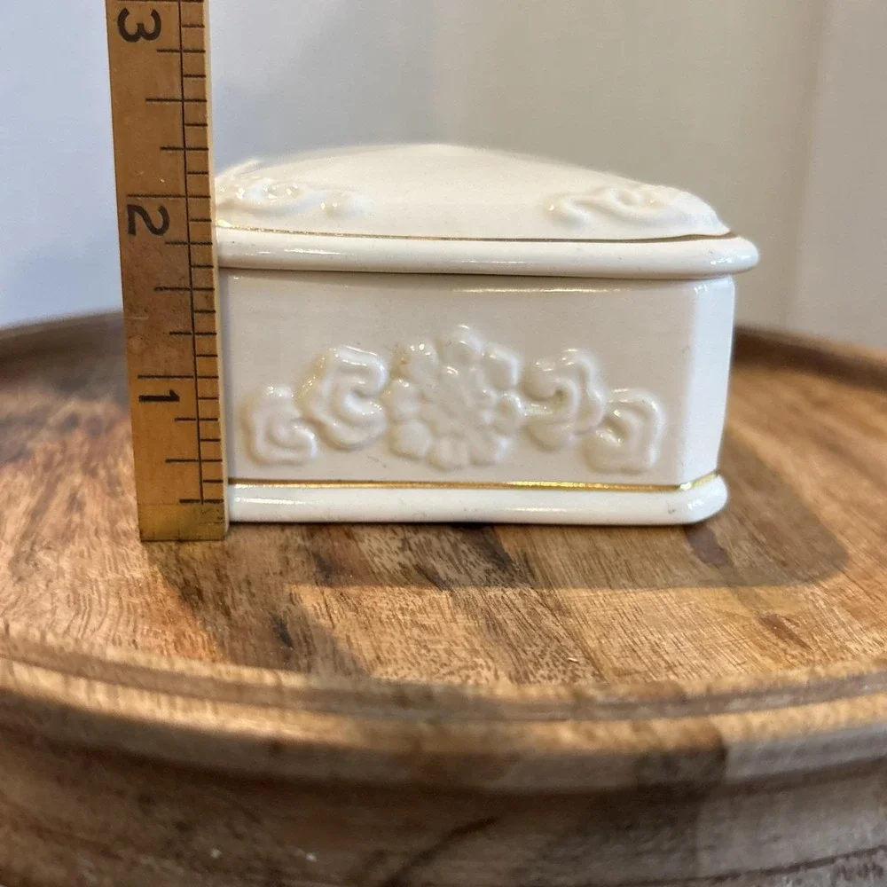 Paul Sebastian LE 1996 White Trinket Vanity Box Gold Trim Raised Floral Design
